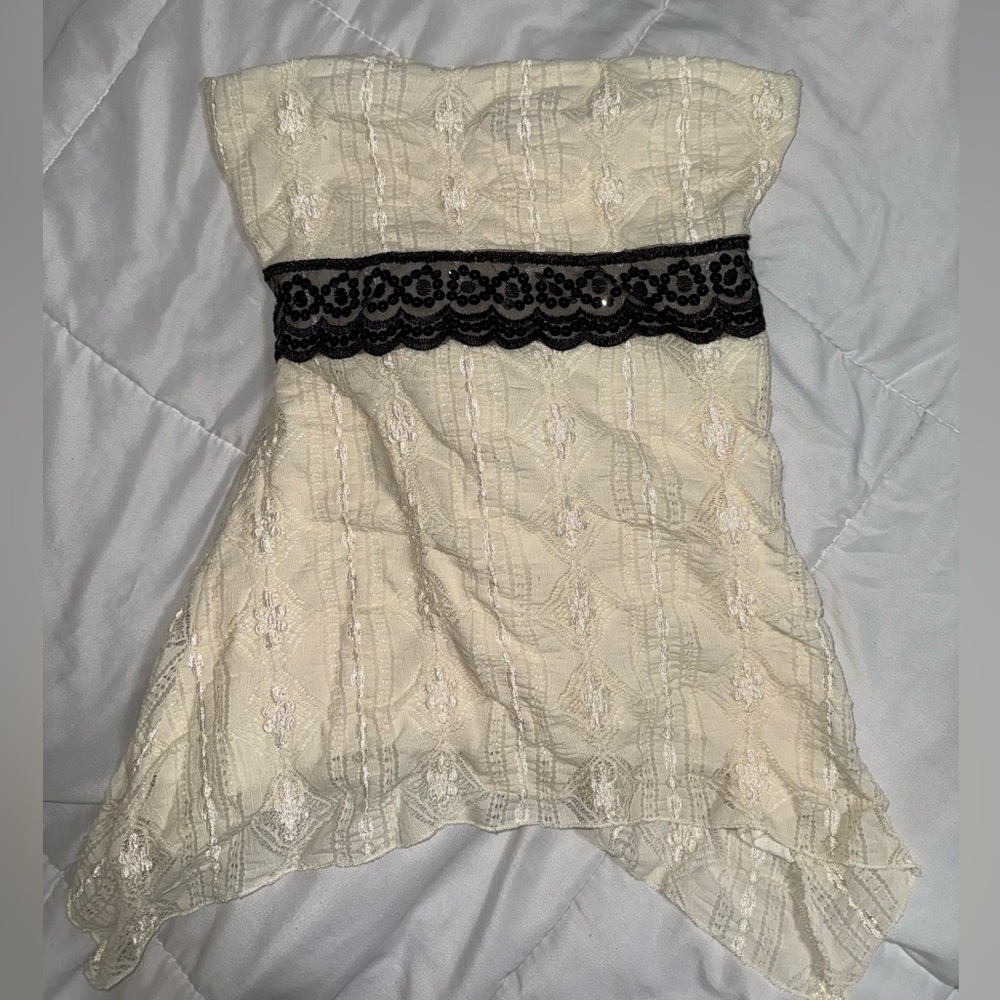 Y2k Charlotte Russe Cream Strapless Lace Top